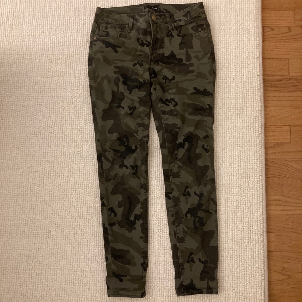 AQUA(Bloomingdales) size 26 camo jeans BARELY WORN